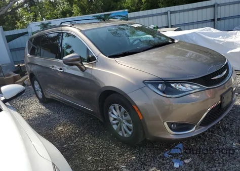 2017 Chrysler Pacifica Touring L из США, поврежденный, VIN 2C4RC1BG2HR846730